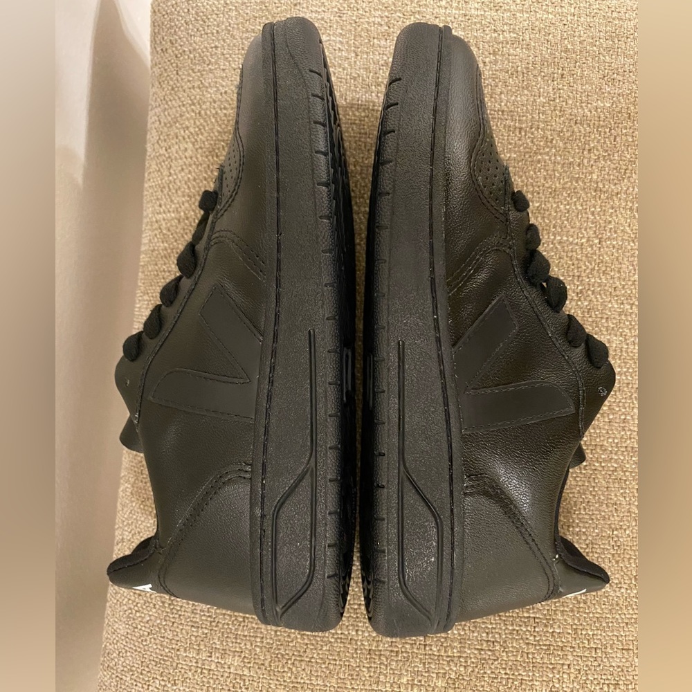 VEJA V-10  MADE IN BRAZIL VEGAN ALL BLACK 2.0 - Picture 15 of 16
